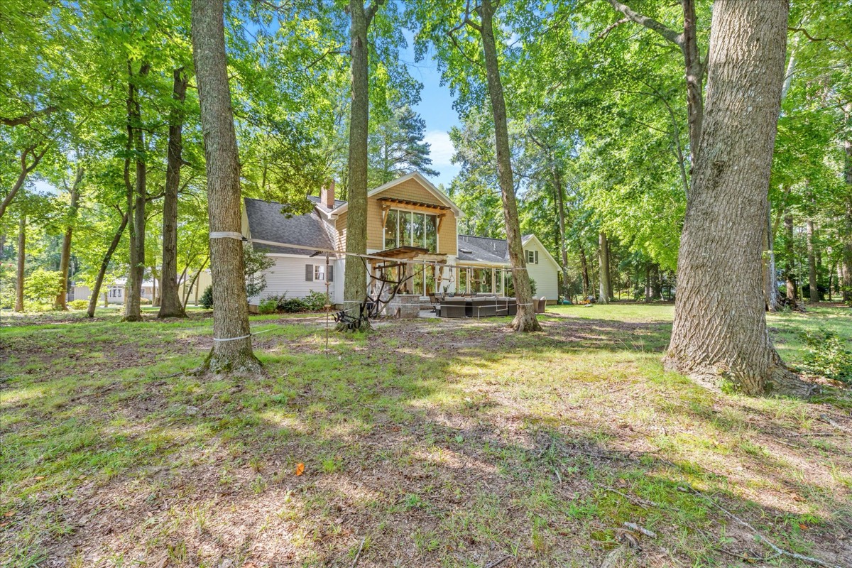 Beautiful tree-lined property